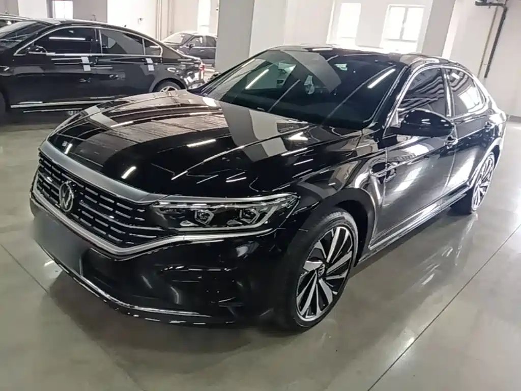 Volkswagen Passat 2025 — фото 1 из 5