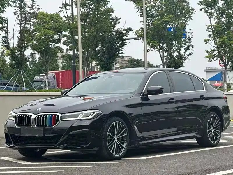 BMW 5 Series 2022 — фото 1 из 5