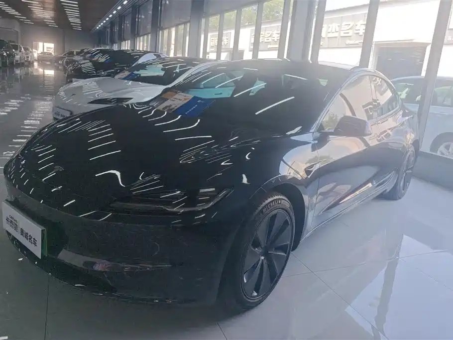 Tesla Model 3 2024 — фото 1 из 5