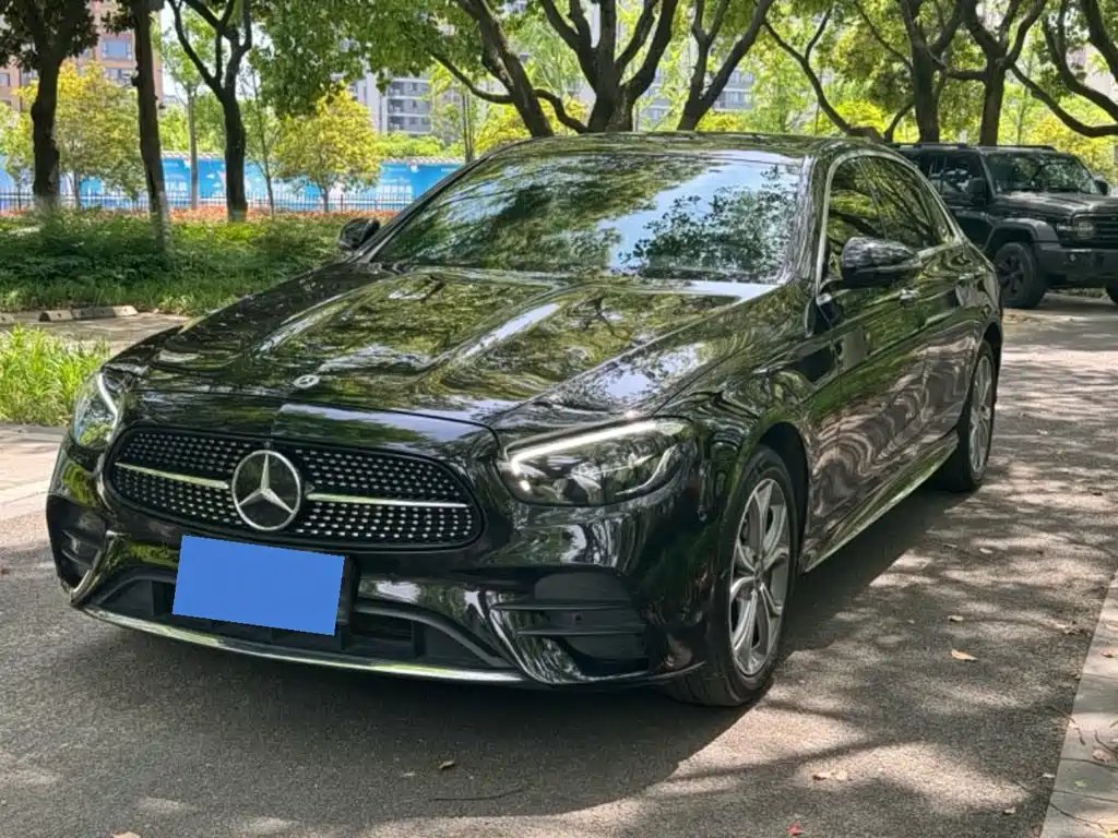 Mercedes-Benz E-Class 2021 — фото 1 из 5