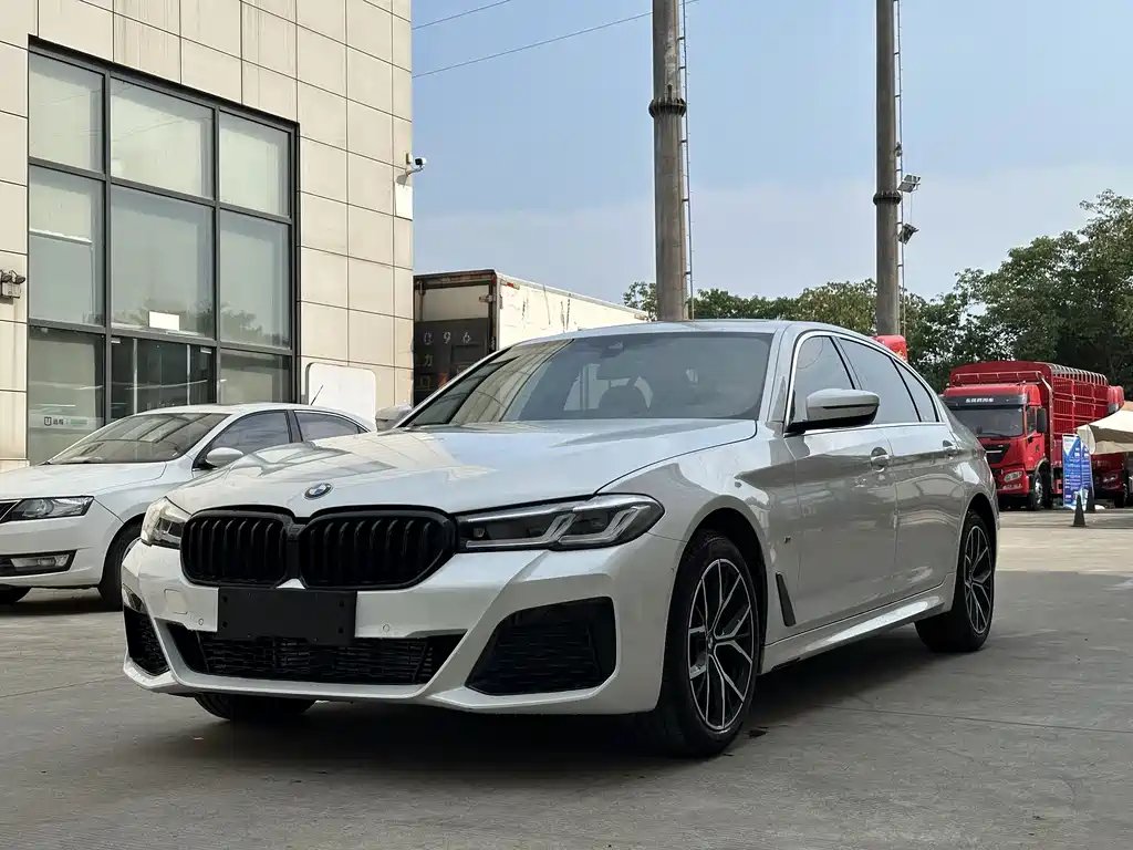 BMW 5 Series 2021 — фото 1 из 5