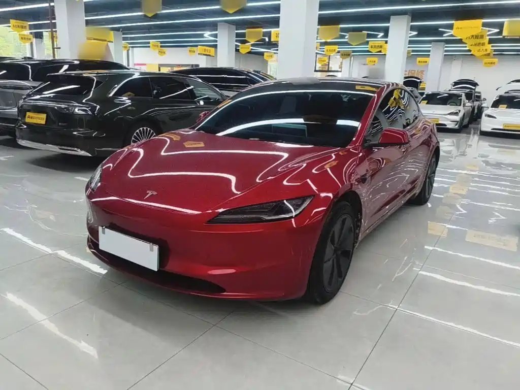 Tesla Model 3 2024 — фото 1 из 5