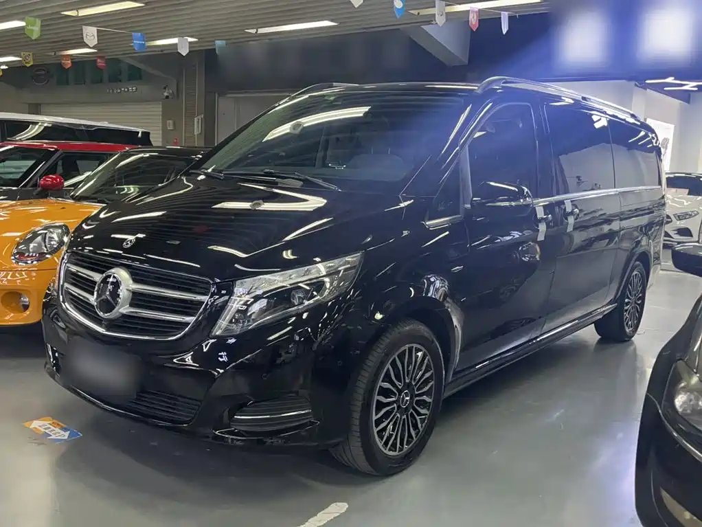 Mercedes-Benz V-Class 2017 — фото 1 из 5