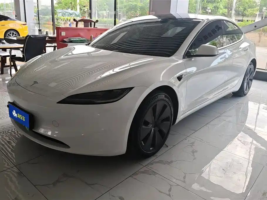 Tesla Model 3 2024 — фото 1 из 5