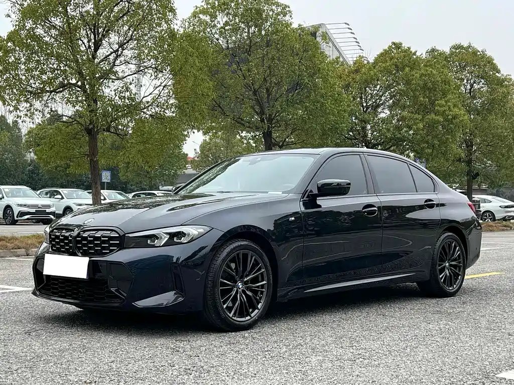BMW 3 Series 2025 — фото 1 из 5