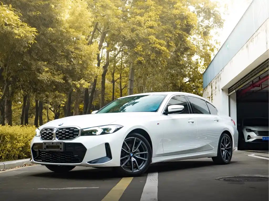 BMW 3 Series 2024 — фото 1 из 5