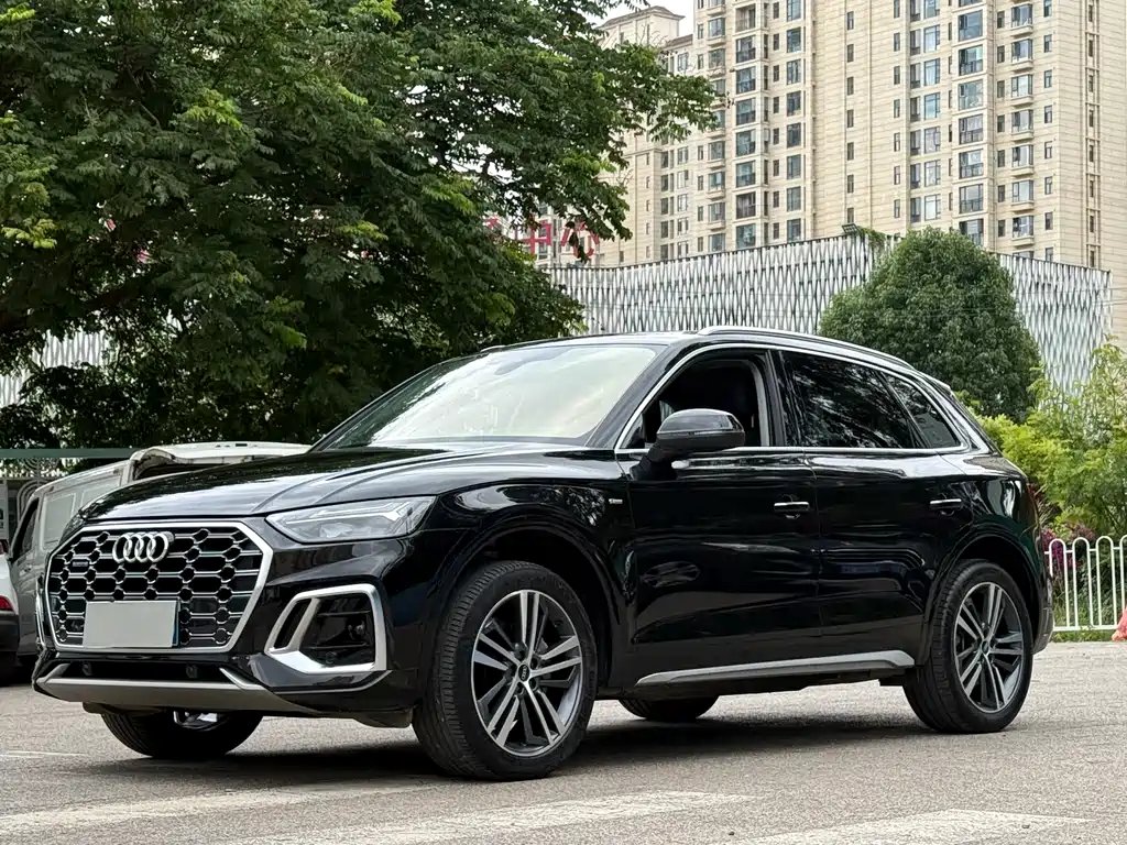 Audi Q5L 2022 — фото 1 из 5