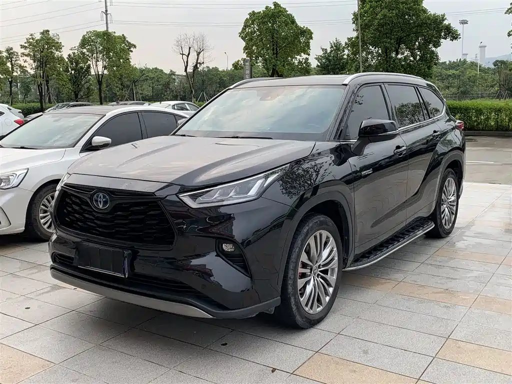 Toyota Highlander 2022 — фото 1 из 5