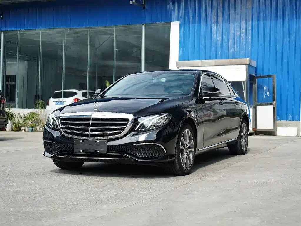 Mercedes-Benz E-Class 2019 — фото 1 из 5