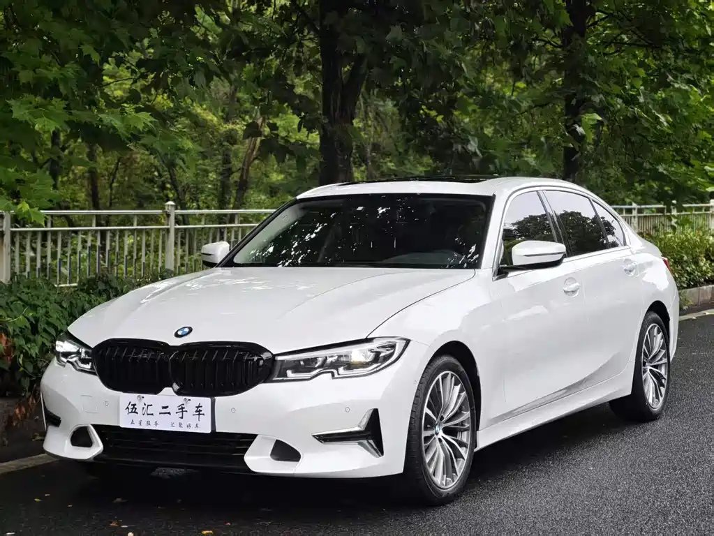 BMW 3 Series 2019 — фото 1 из 5