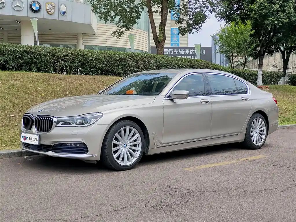 BMW 7 Series 2016 — фото 1 из 5