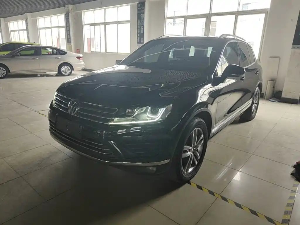 Volkswagen Touareg 2018 — фото 1 из 5