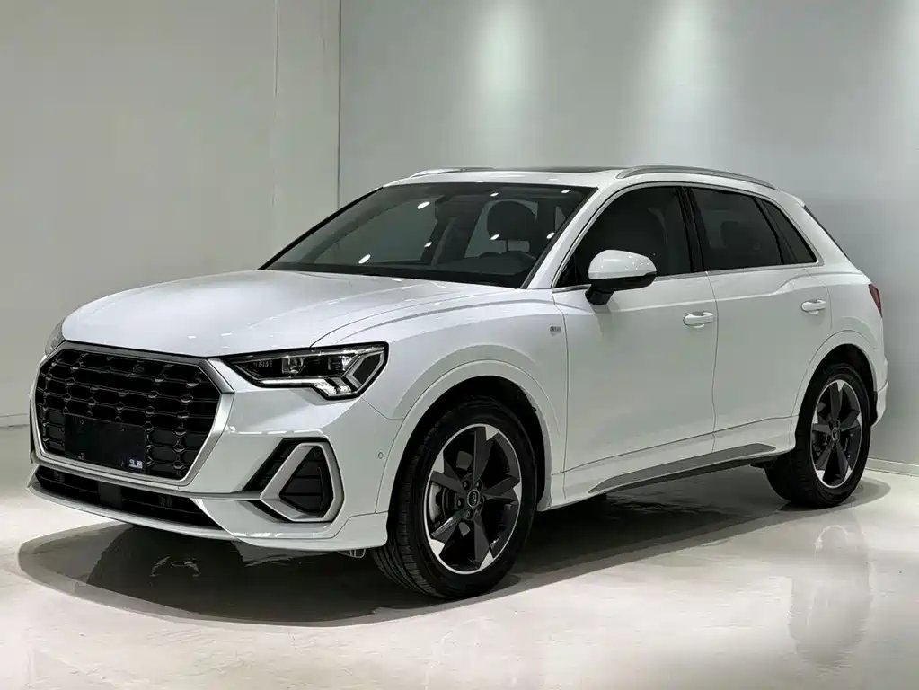Audi Q3 2022 — фото 1 из 5