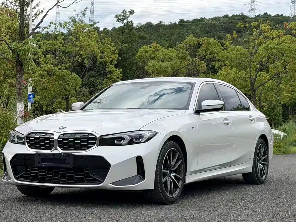 BMW 3 Series 2023 — фото 1 из 5