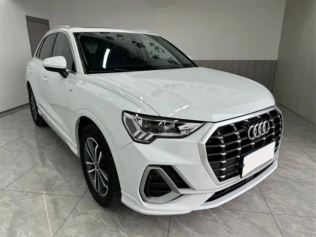 Audi Q3 2023 — фото 1 из 5