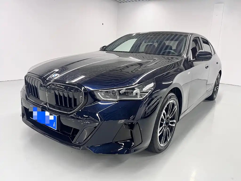 BMW 5 Series 2024 — фото 1 из 5