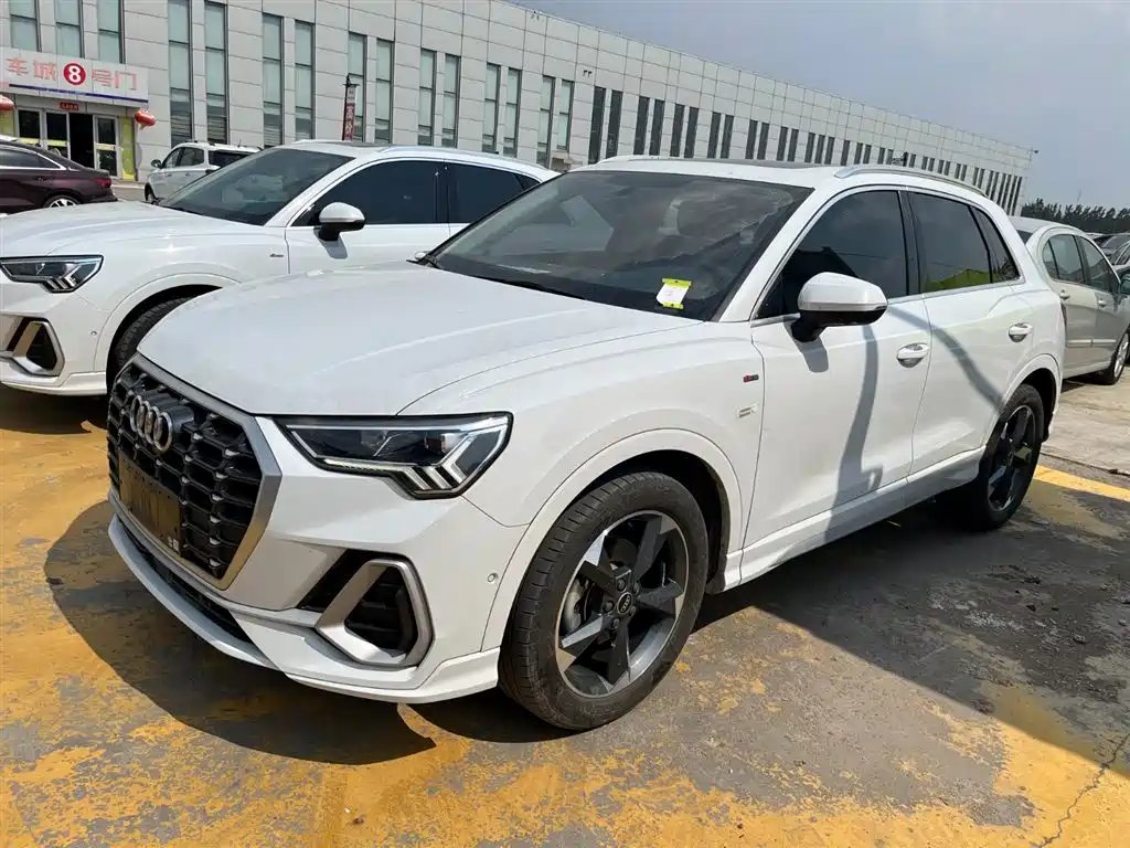 Audi Q3 2022 — фото 1 из 5