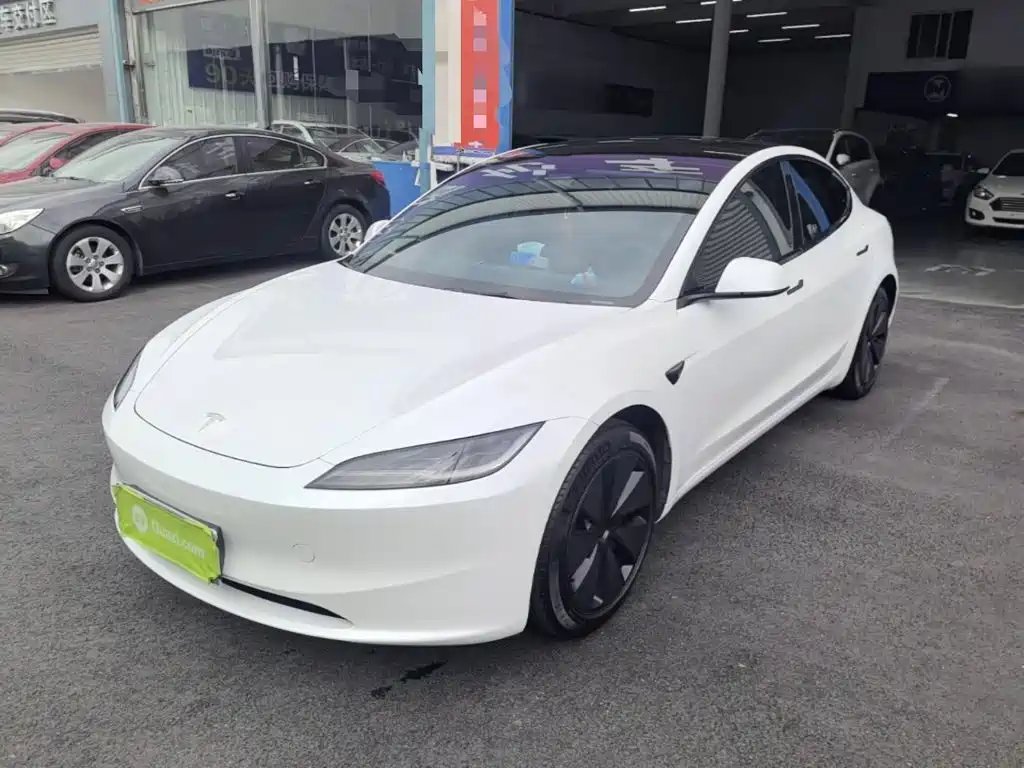 Tesla Model 3 2024 — фото 1 из 5