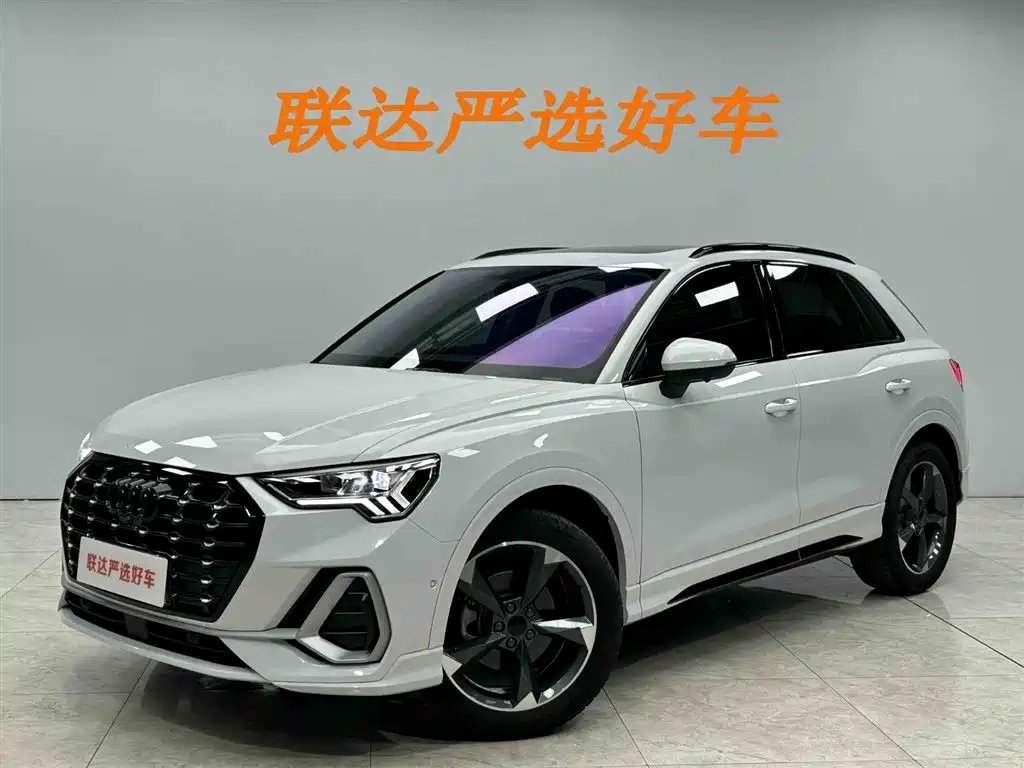 Audi Q3 2022 — фото 1 из 5