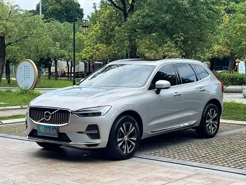 Volvo XC60 2022 — фото 1 из 5