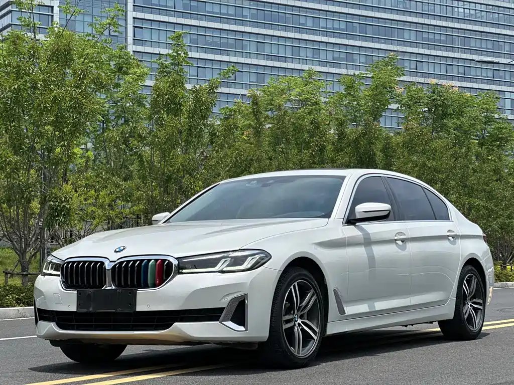 BMW 5 Series 2021 — фото 1 из 5