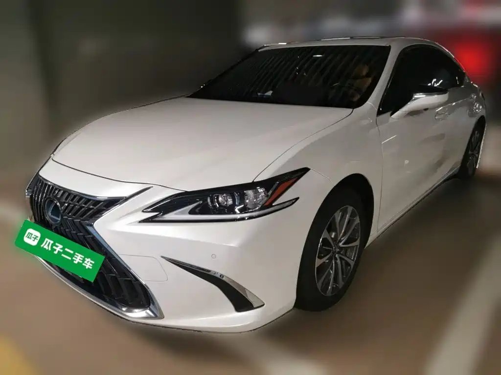 Lexus ES 2023 — фото 1 из 5