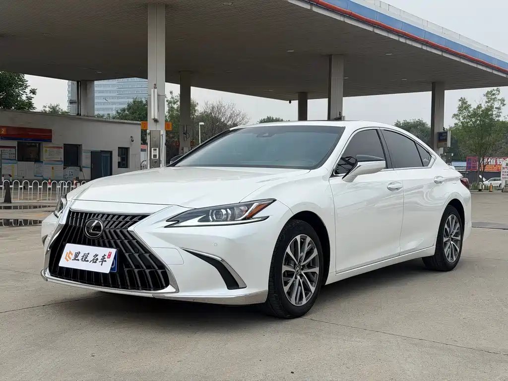 Lexus ES 2024 — фото 1 из 5