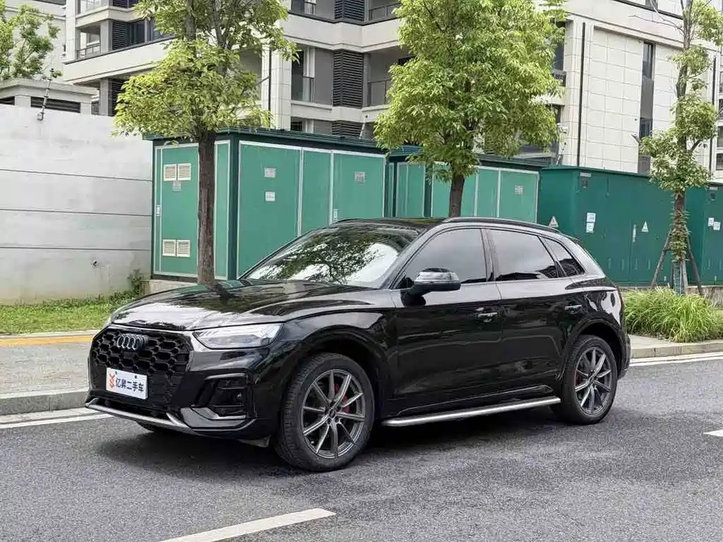 Audi Q5L 2022 — фото 1 из 5