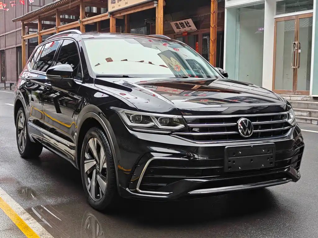 Volkswagen Tiguan L 2023 — фото 1 из 5
