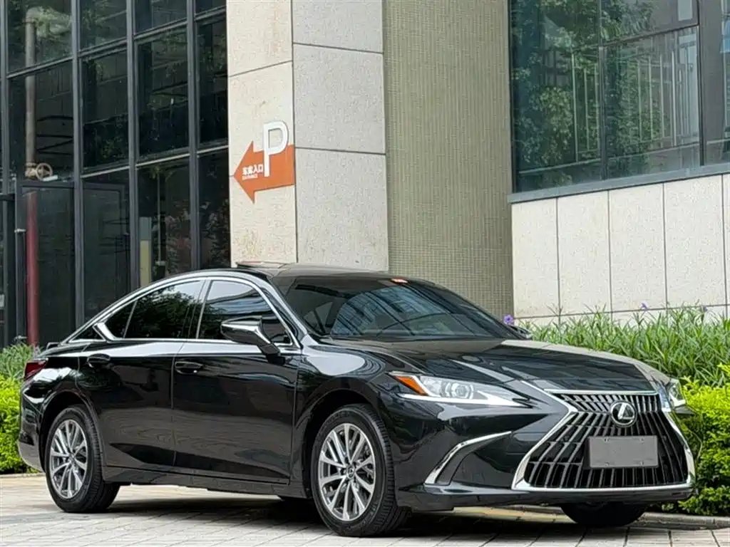 Lexus ES 2024 — фото 1 из 5