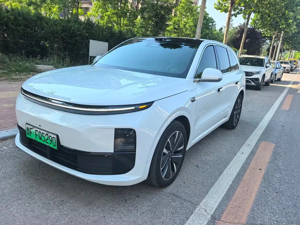 Li Auto Li L6 2025 — фото 1 из 5