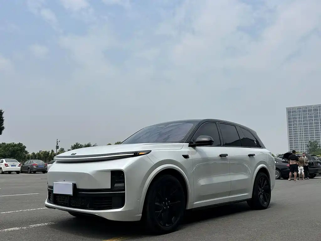 Li Auto Li L8 2023 — фото 1 из 5
