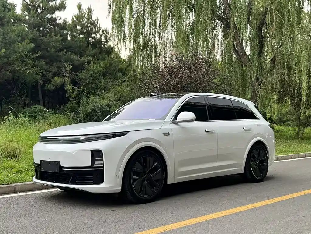 Li Auto Li L7 2023 — фото 1 из 5
