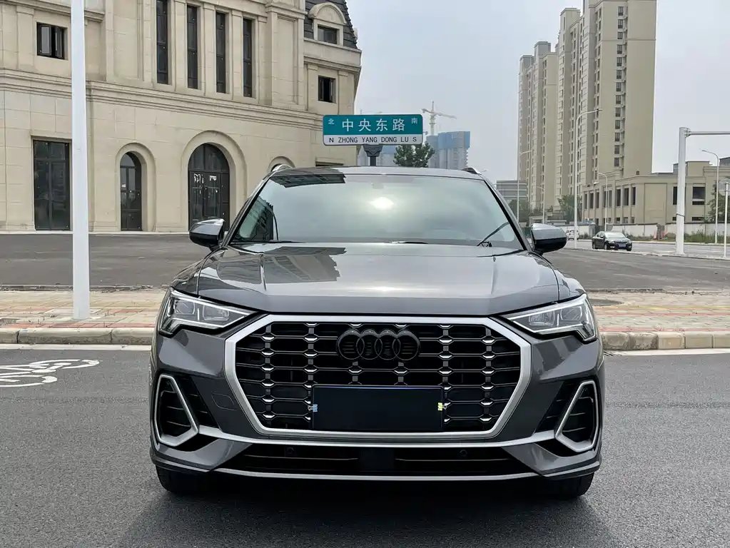 Audi Q3 2023 — фото 1 из 5