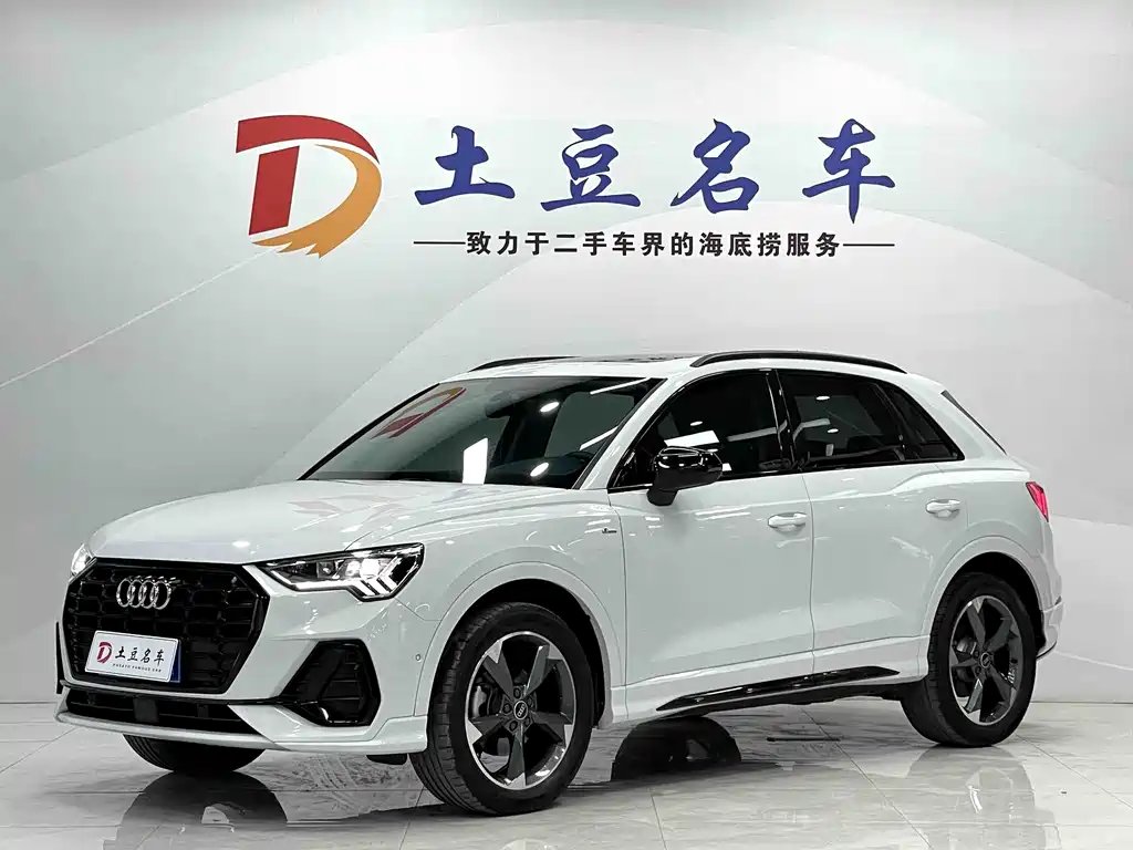Audi Q3 2021 — фото 1 из 5