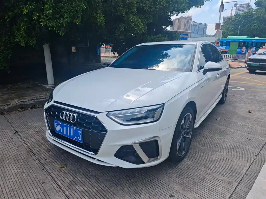 Audi A4L 2024 — фото 1 из 5