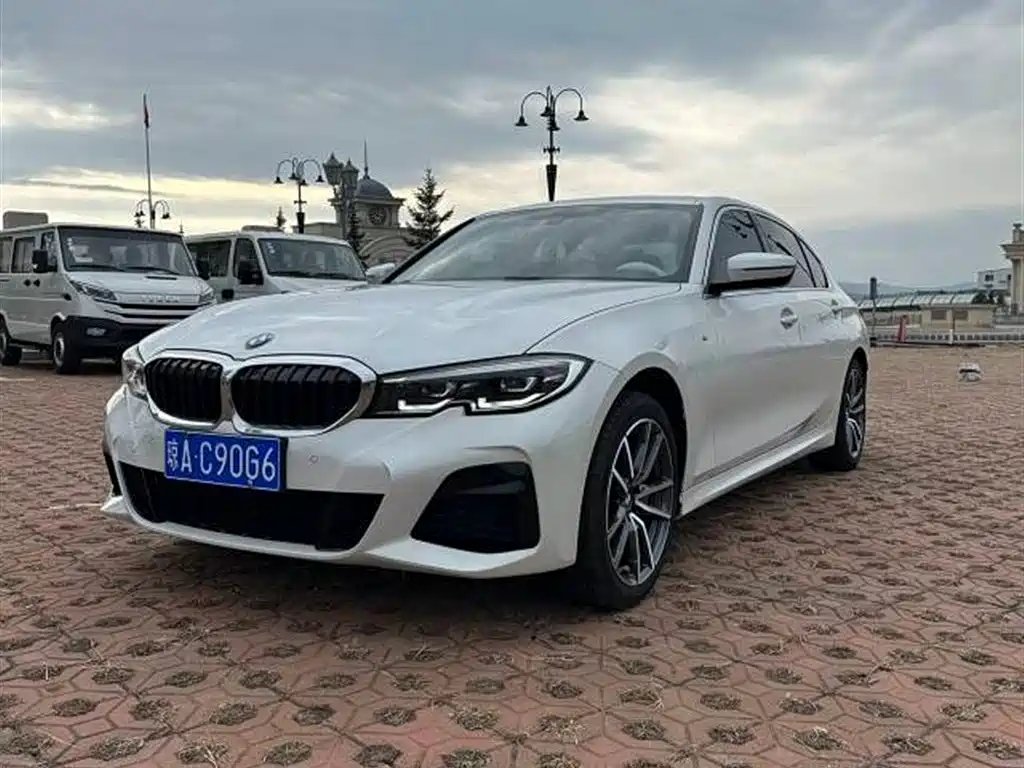 BMW 3 Series 2022 — фото 1 из 5