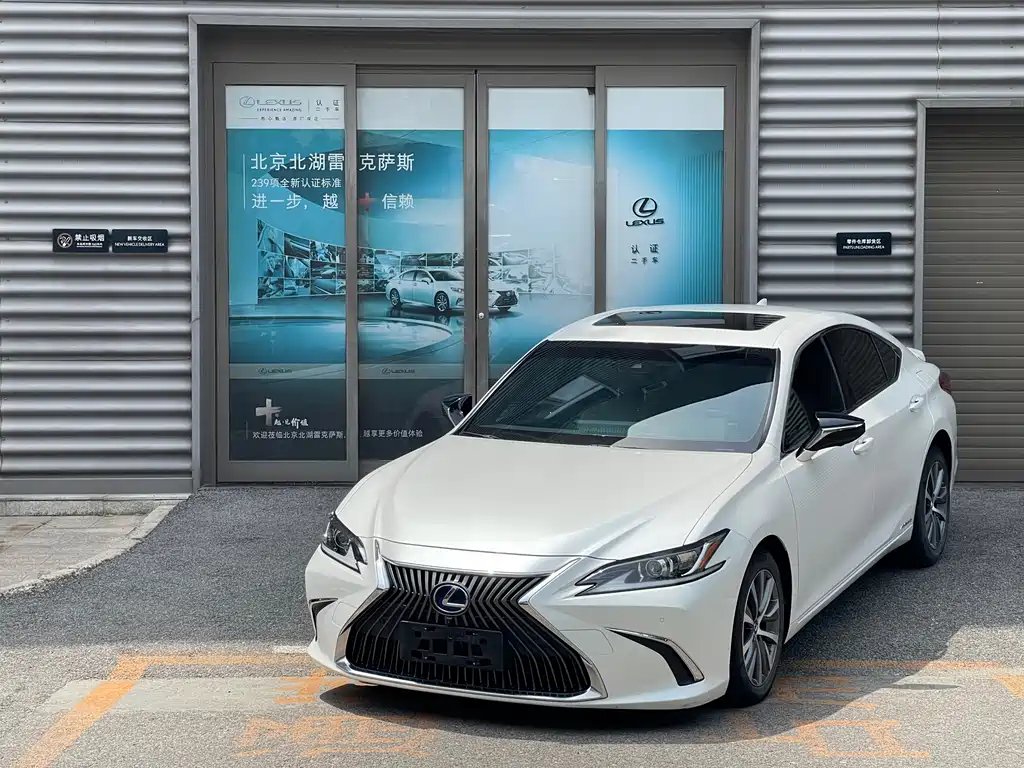 Lexus ES 2020 — фото 1 из 5