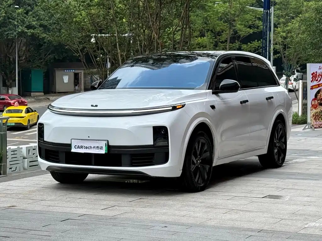 Li Auto Li L8 2023 — фото 1 из 5