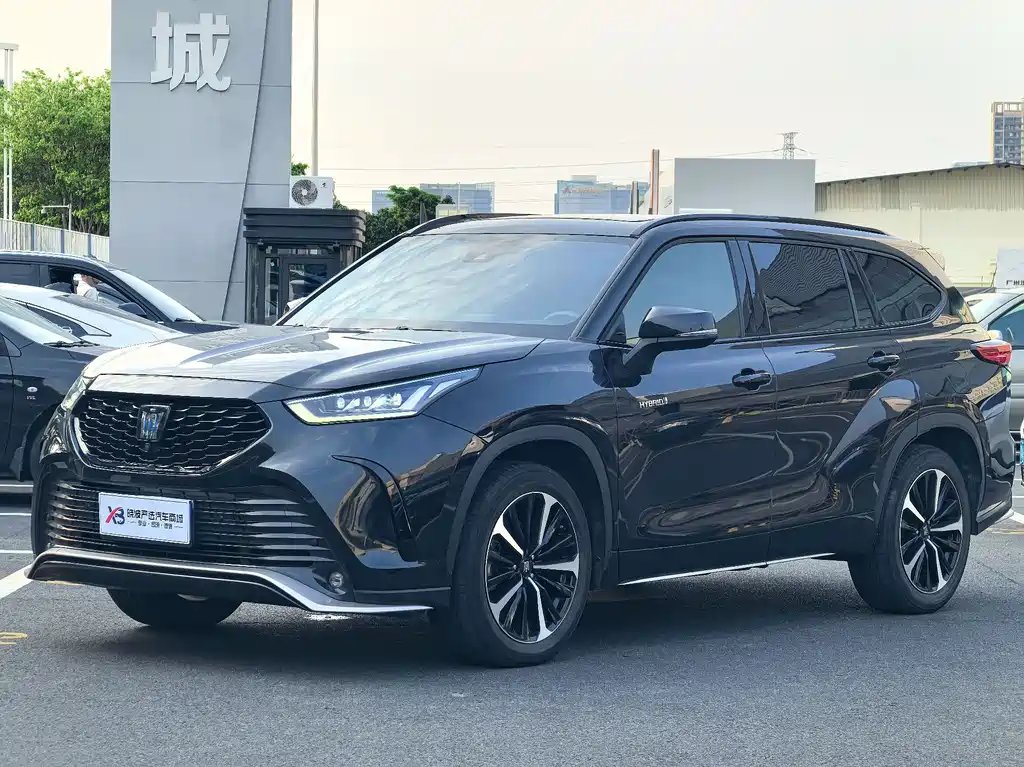 Toyota Crown Kluger 2023 — фото 1 из 5