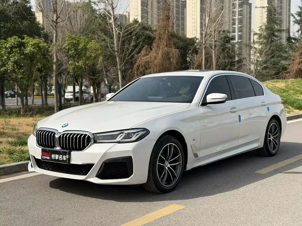 BMW 5 Series 2022 — фото 1 из 5