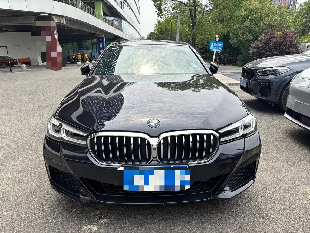 BMW 5 Series 2022 — фото 1 из 5