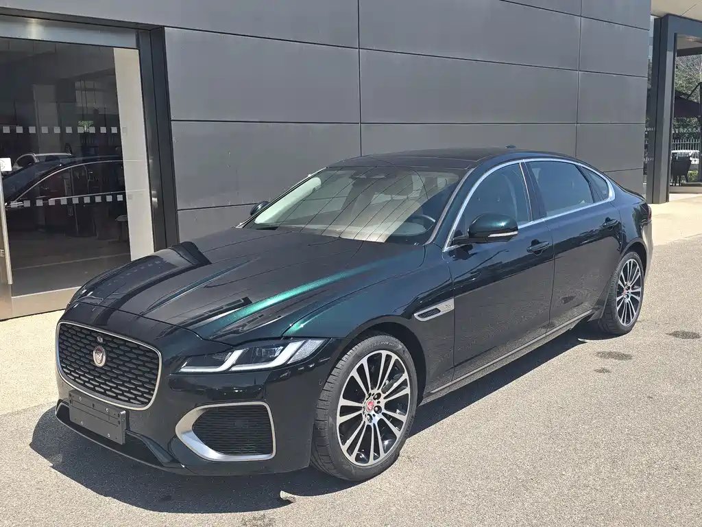 Jaguar XFL 2025 — фото 1 из 5