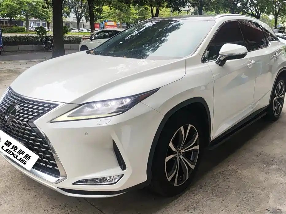 Lexus RX 2022 — фото 1 из 5