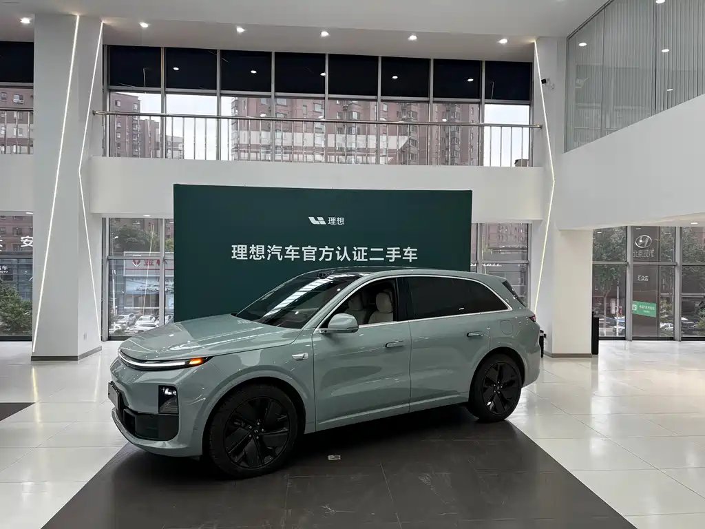 Li Auto Li L6 2025 — фото 1 из 5