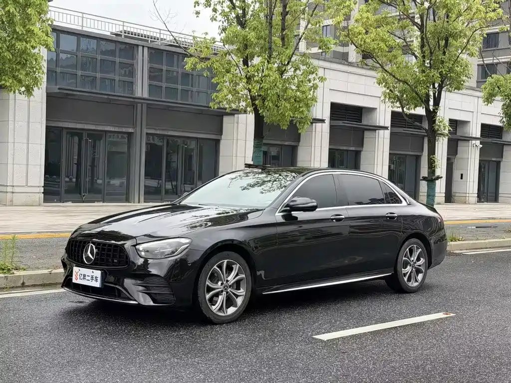 Mercedes-Benz E-Class 2021 — фото 1 из 5