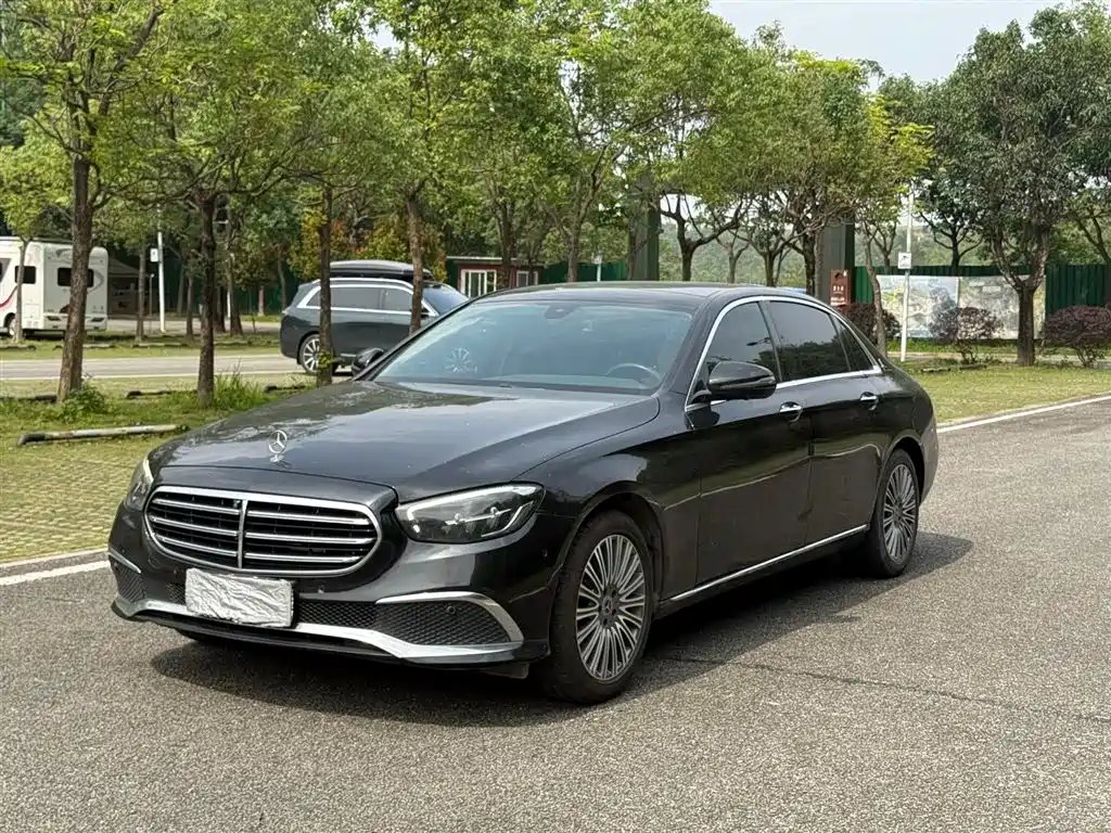 Mercedes-Benz E-Class 2021 — фото 1 из 5