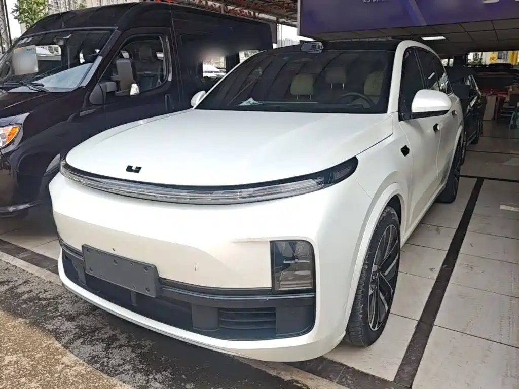 Li Auto Li L9 2022 — фото 1 из 5