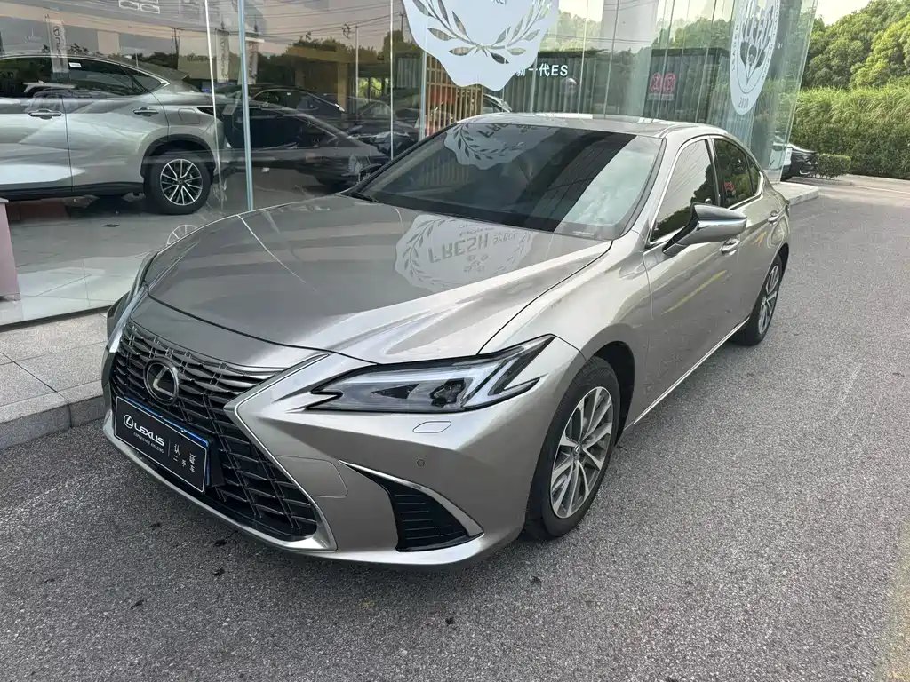 Lexus ES 2026 — фото 1 из 5