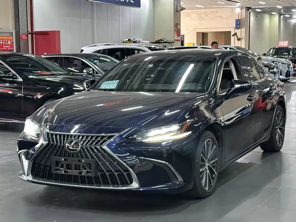 Lexus ES 2023 — фото 1 из 5